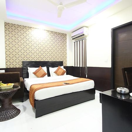 Hotel Hill Palace -Near Karol Bagh Metro Station Delhi  Exteriör bild