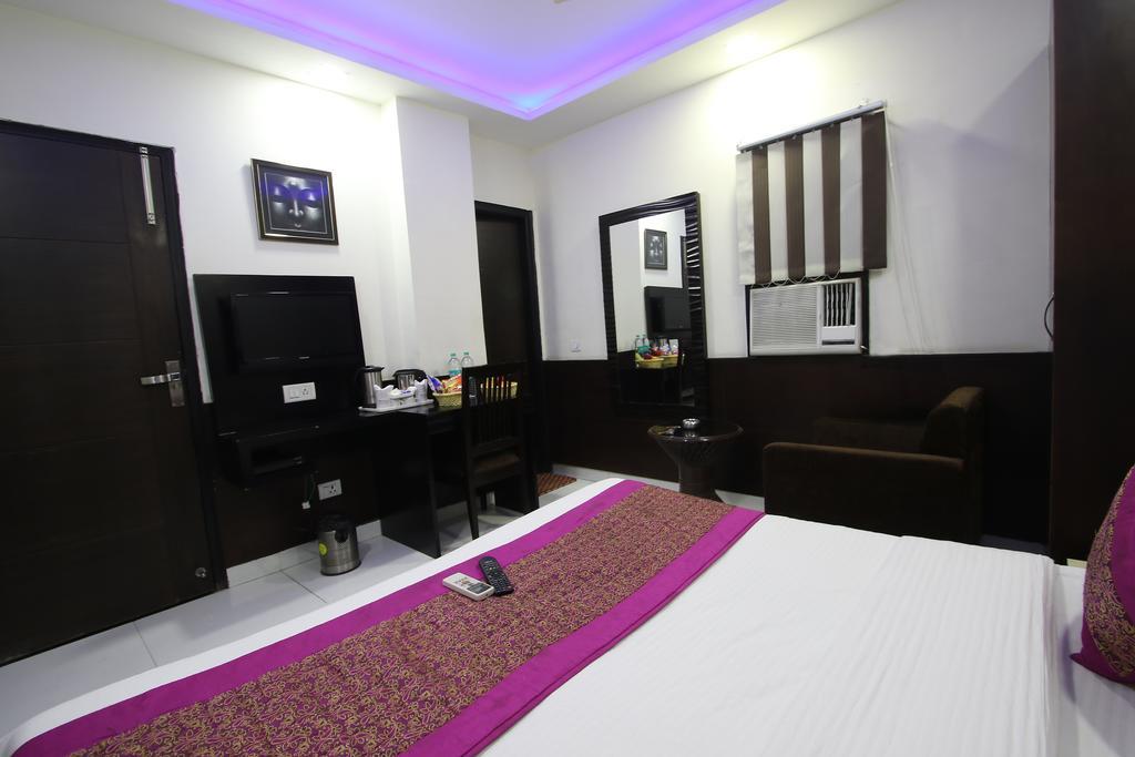 Hotel Hill Palace -Near Karol Bagh Metro Station Delhi  Exteriör bild