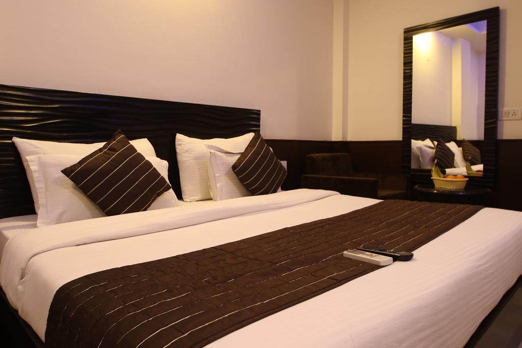 Hotel Hill Palace -Near Karol Bagh Metro Station Delhi  Exteriör bild