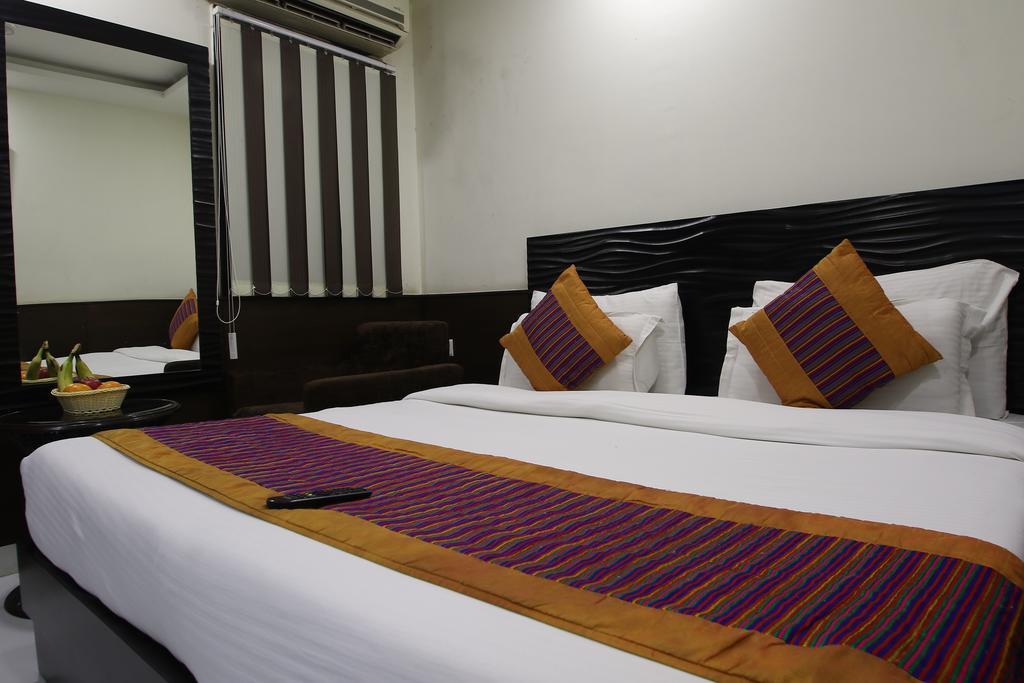 Hotel Hill Palace -Near Karol Bagh Metro Station Delhi  Exteriör bild