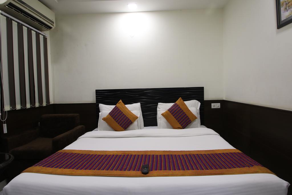 Hotel Hill Palace -Near Karol Bagh Metro Station Delhi  Exteriör bild